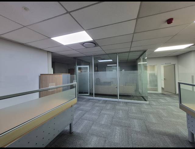 1,700M² OFFICE TO LET IN CRAIGHALL